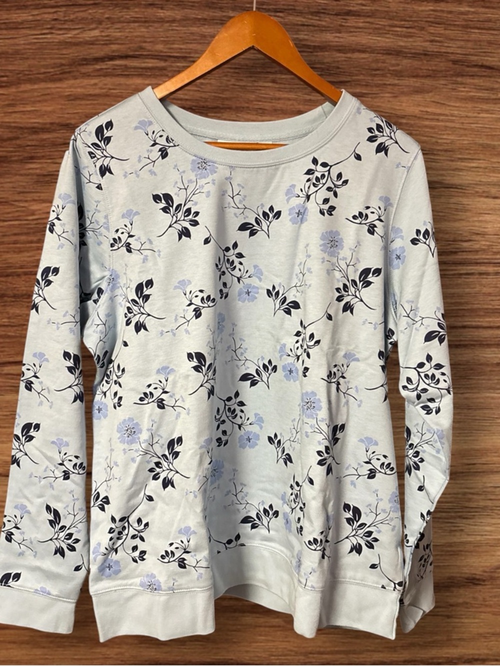 Women's Denim & Company (D&Co.) Light Blue Floral Crewneck Sweatshirt